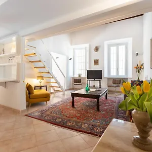 Amazing Historical - Jewish Ghetto Apartment