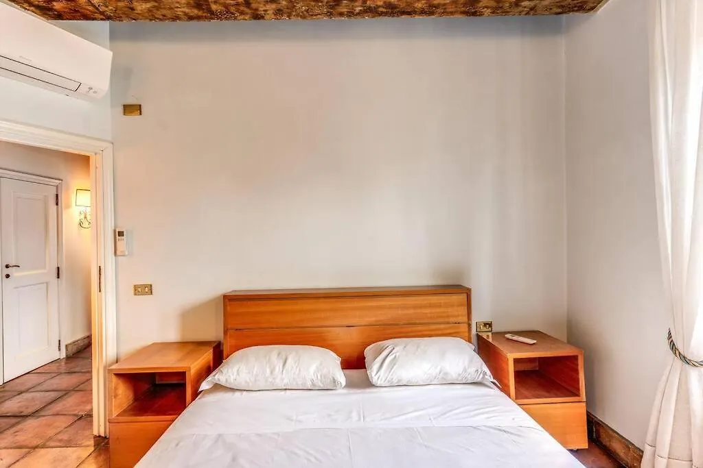 Apartment Flat With Lovely Views Near Piazza Navona Rome