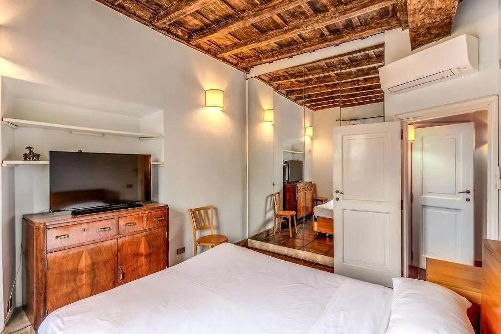 Flat With Lovely Views Near Piazza Navona Rome