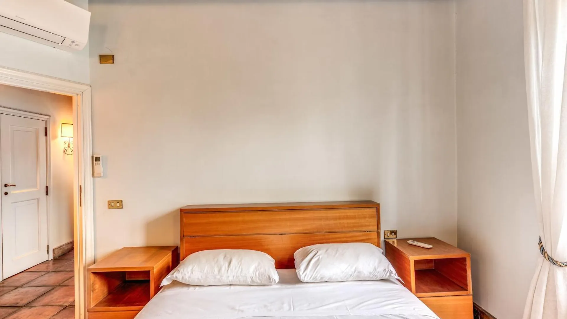Flat With Lovely Views Near Piazza Navona Rome Apartment