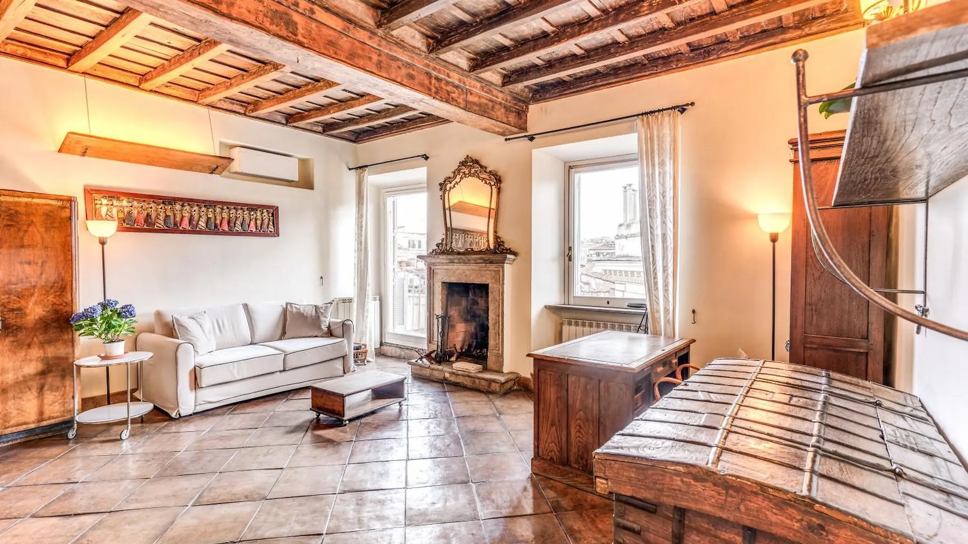 Apartment Flat With Lovely Views Near Piazza Navona Rome