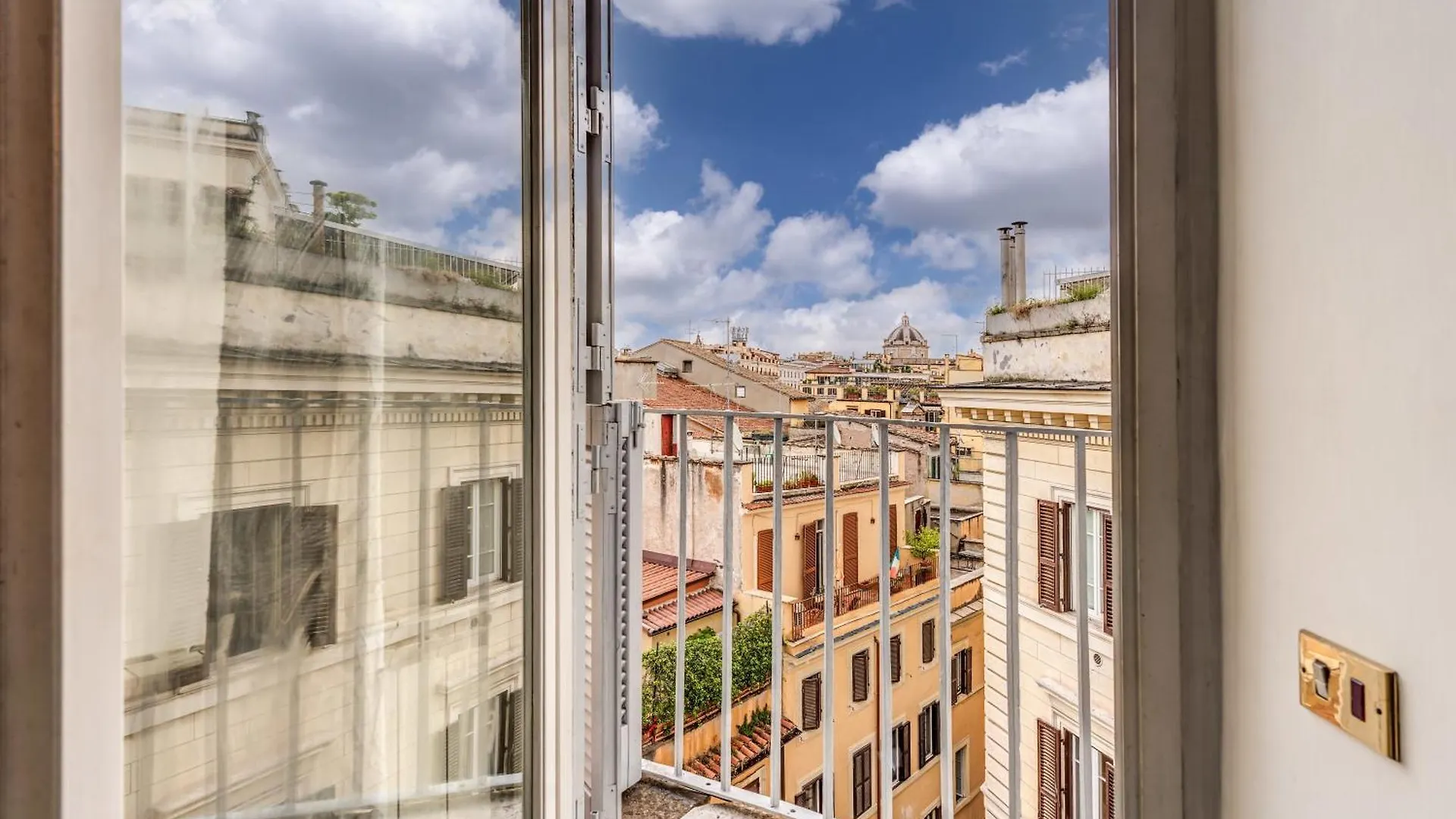 Apartment Flat With Lovely Views Near Piazza Navona Rome