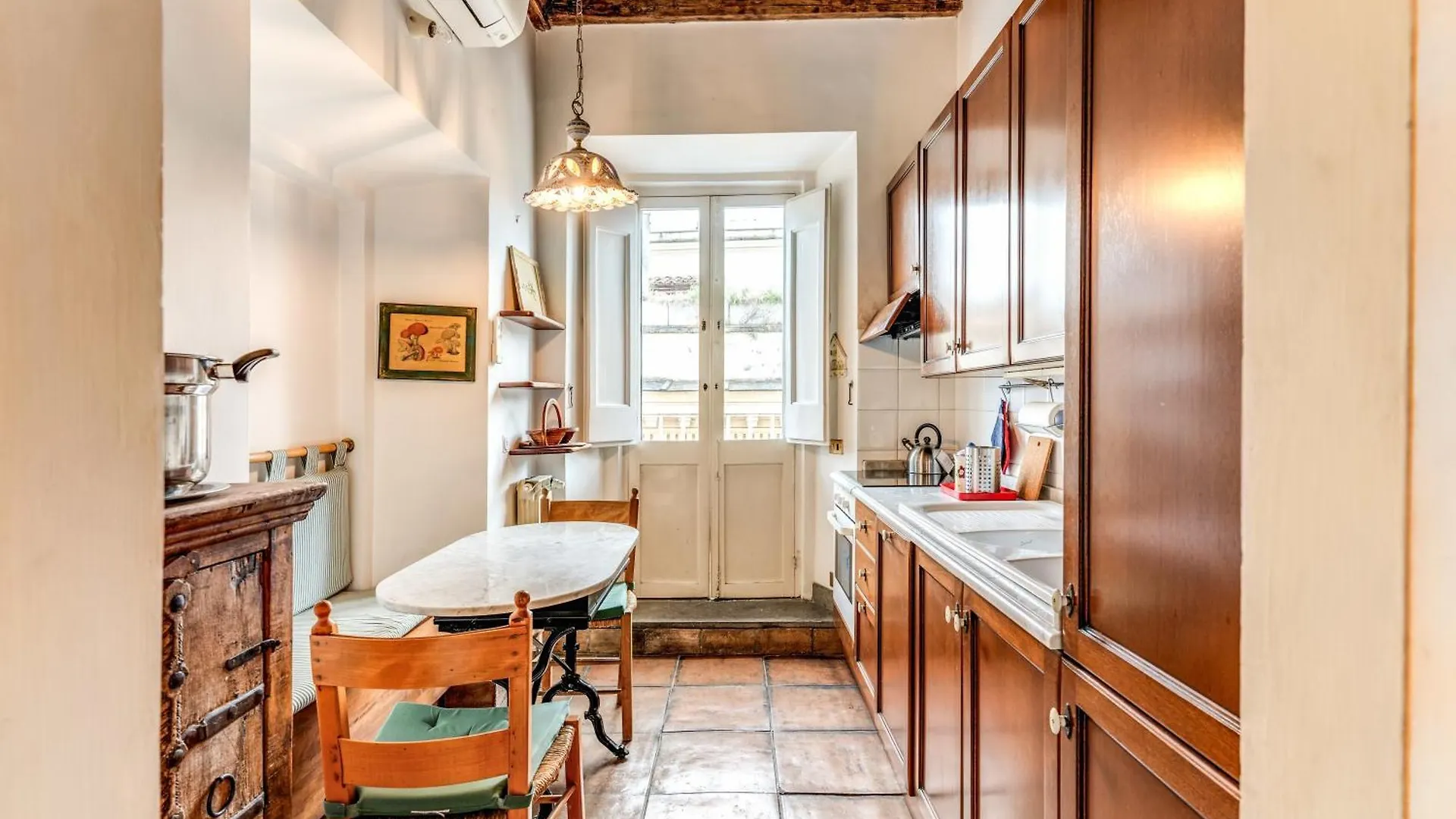 Apartment Flat With Lovely Views Near Piazza Navona Rome