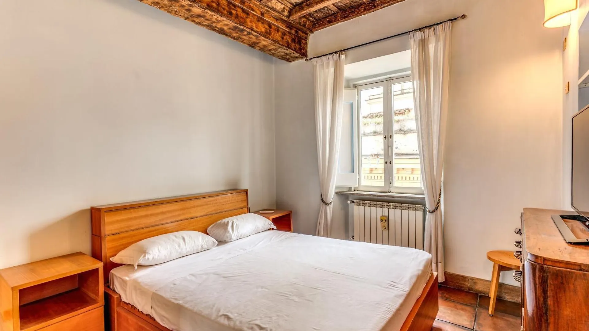 Apartment Flat With Lovely Views Near Piazza Navona Rome