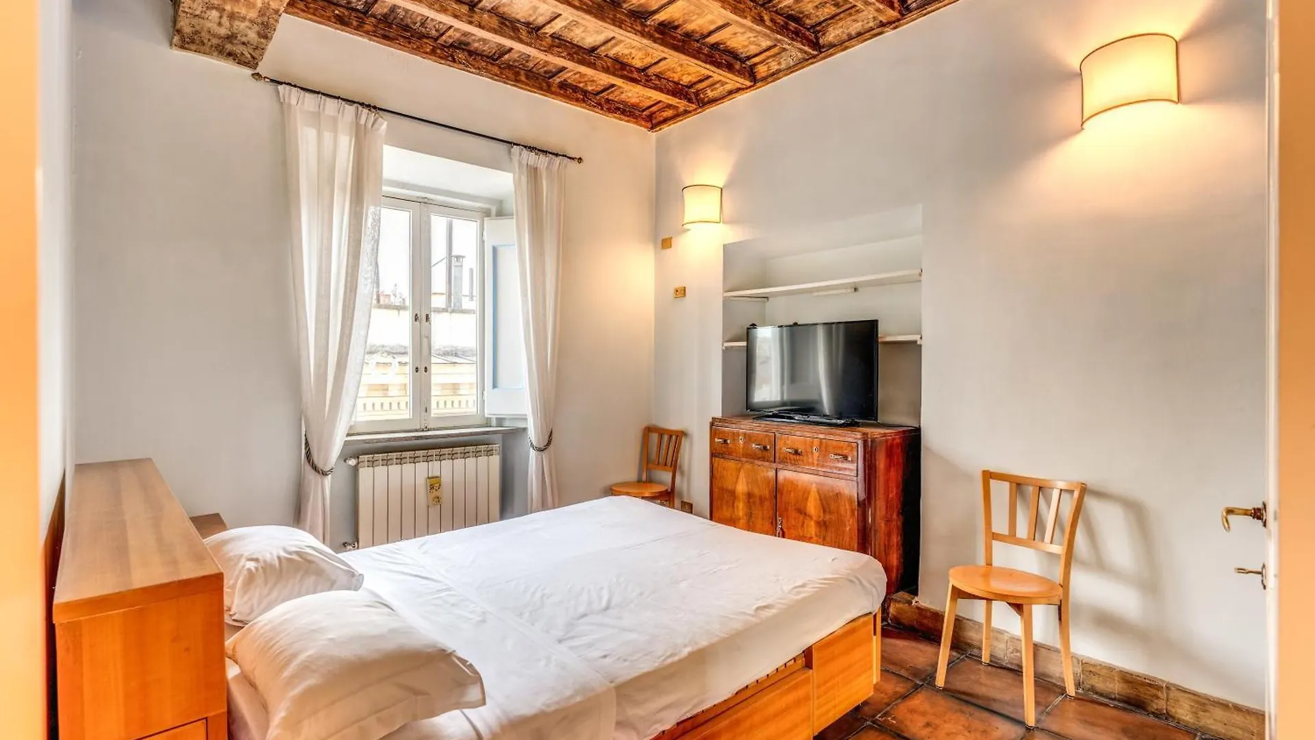Flat With Lovely Views Near Piazza Navona Rome