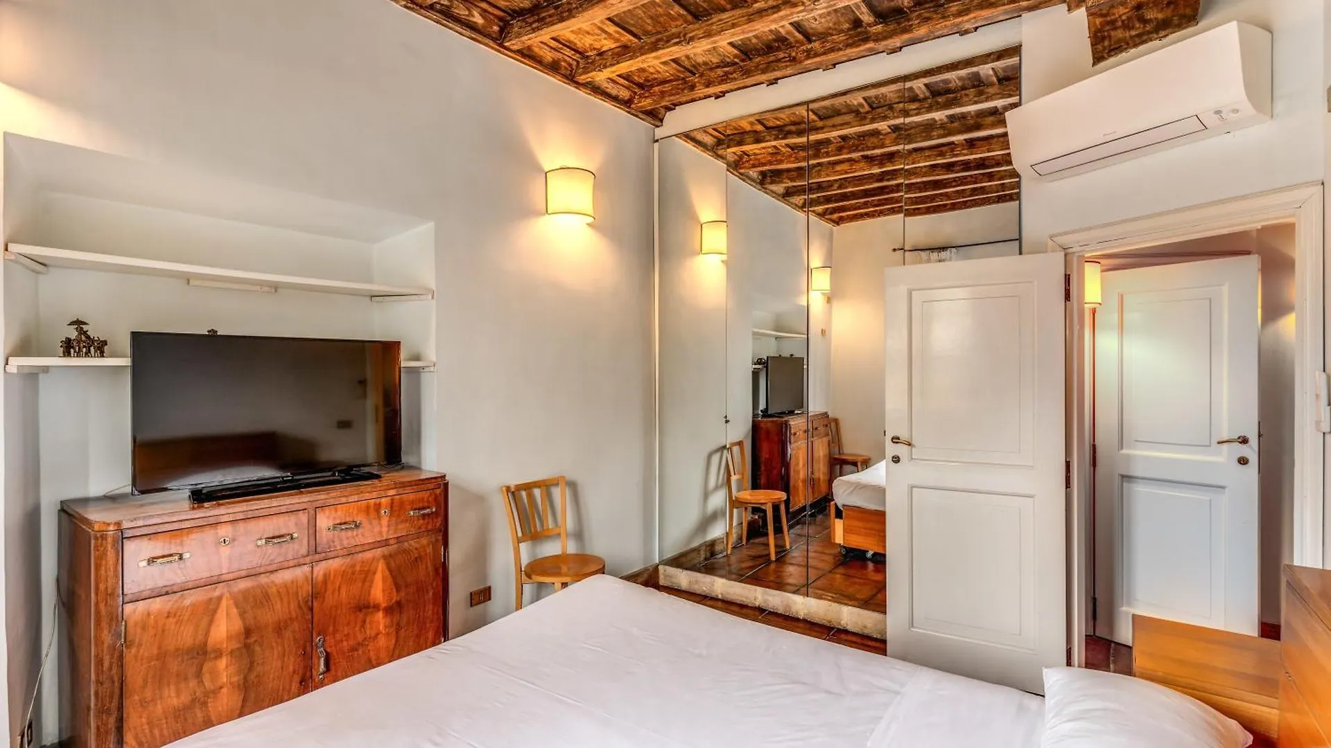 Flat With Lovely Views Near Piazza Navona Rome Italy